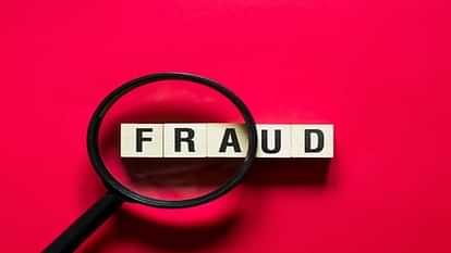 a retired officer was cheated of Rs 1 crore in the name of paying custom duty in mandi himachal pradesh