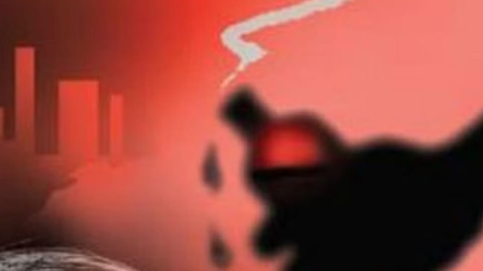 UP News: Acid poured on 8th class student, father and son took her away from home, condition critical