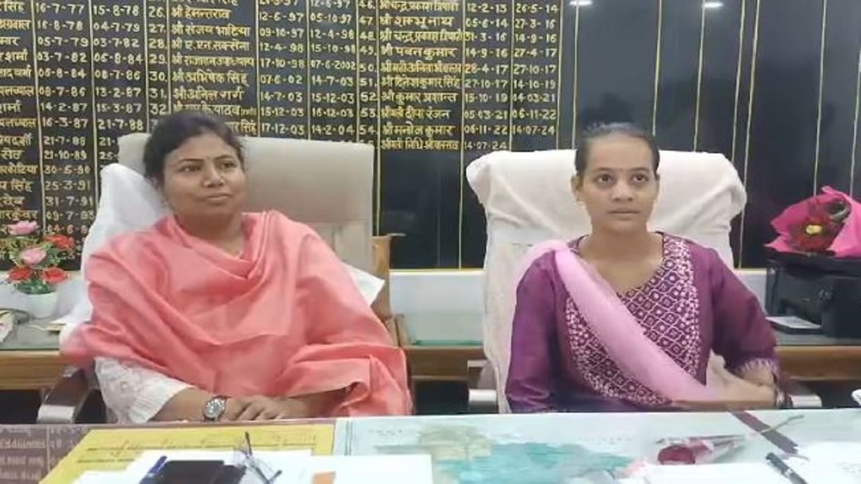 Girl students were made DM and SSP in Budaun