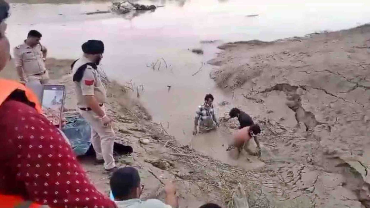 Bhind News: Husband pushed his wife into the river due to suspicion on her character