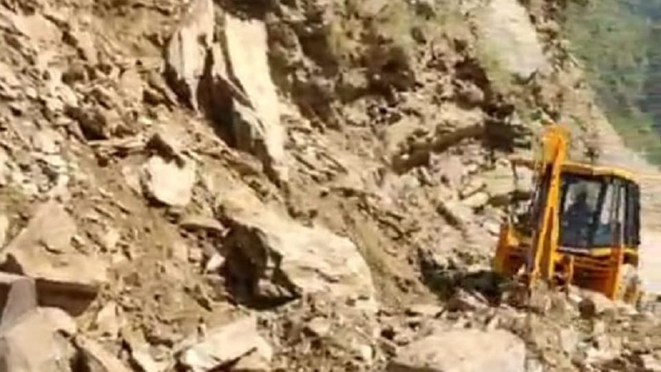 Vehicles will not run on Almora-Haldwani NH from 11 pm to 6 am till April 11