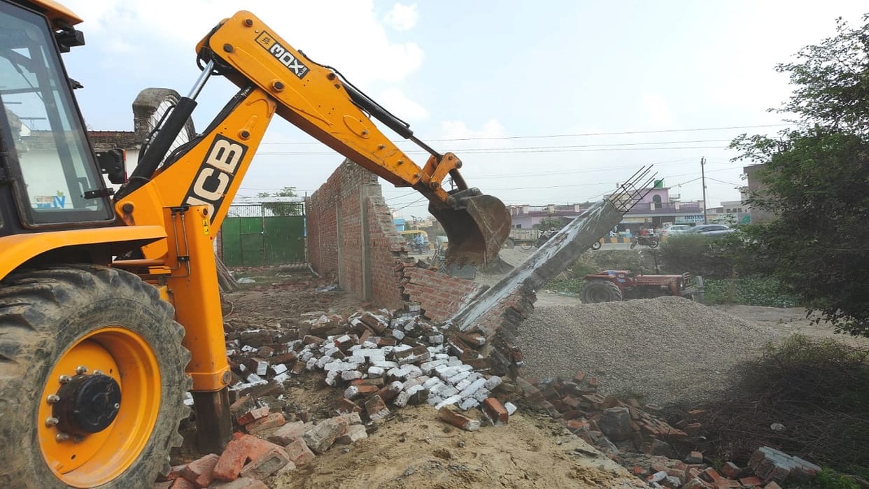 Bulldozer reached to capture DIET land created chaos