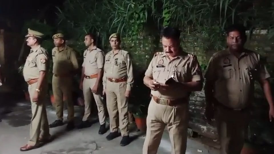 BJP district president son created a ruckus in the commercial tax office assaulted a constable in Rampur