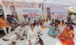 Bhopal: Congress leaders sat on a 25-hour fast over the incidents of rape and murder of girls and women in the
