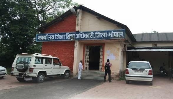 MP: In Bhopal, private schools which force students to buy school uniforms and books from a single shop will b