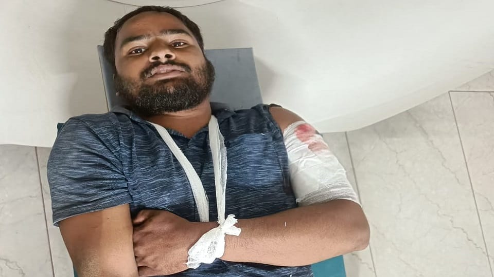 Meerut: Robbery on mobile tower, three brothers challenged the miscreants, two brothers were shot