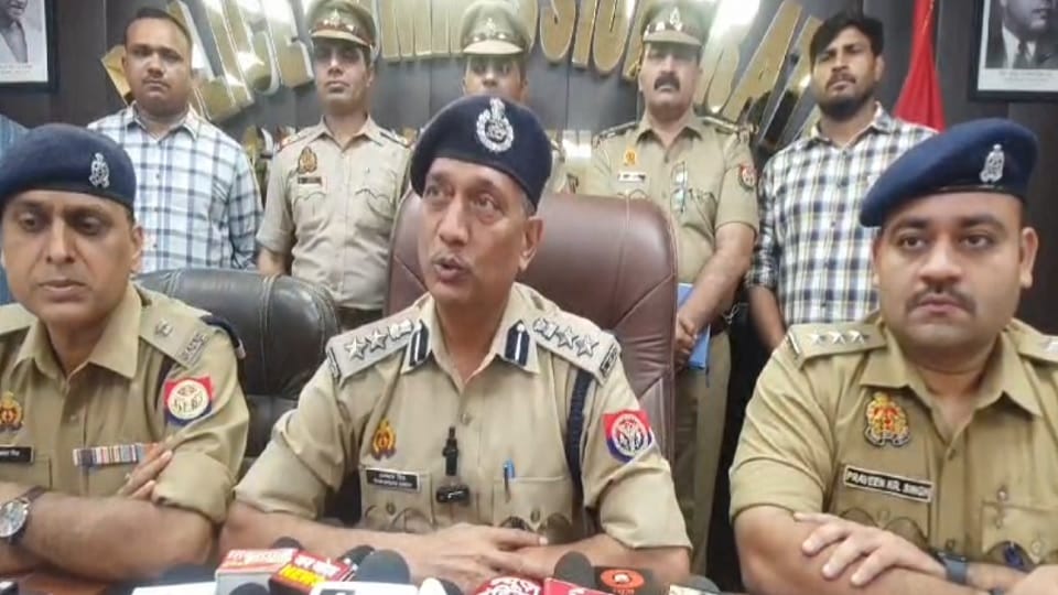 Three miscreants arrested after encounter in noida had committed theft worth lakhs in a house