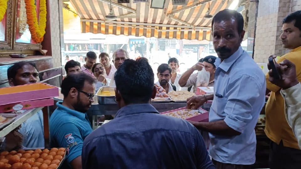 Food department raids sweet shop and factory, dirt found, samples taken