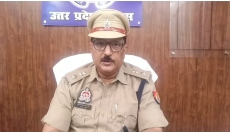 Lover pushes girl from rooftop serious condition in ballia