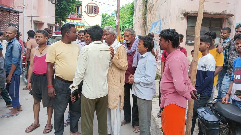 Husband and wife committed suicide by hanging themselves in Rasulabad