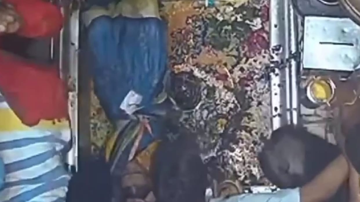 Crowd became uncontrollable in Kashi Vishwanath Dham at Varanasi