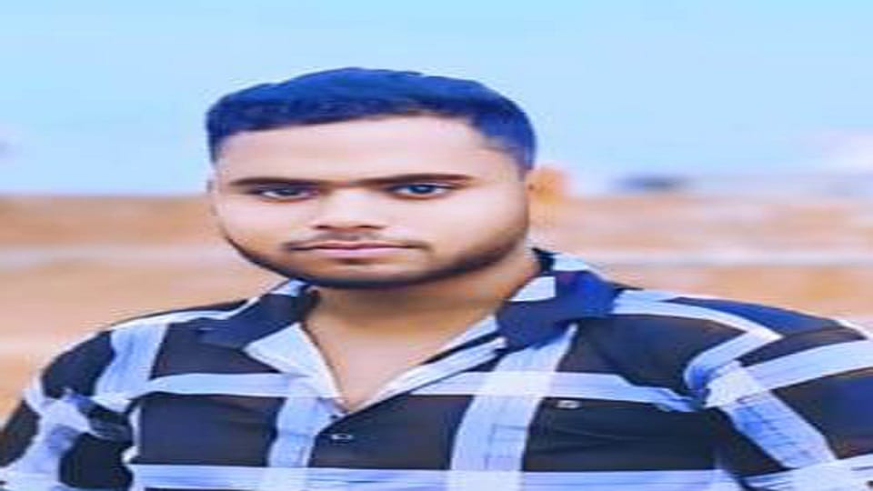 Bike rider dies due to collision with four wheeler