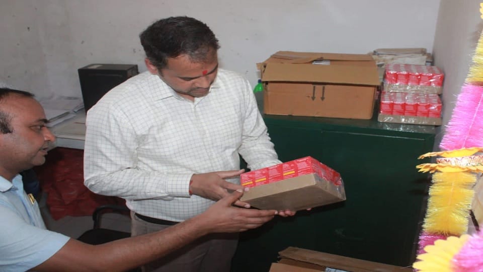 DM's rebuke, Dr. Narendra removed from the post of nodal officer, Moradabad DM took action
