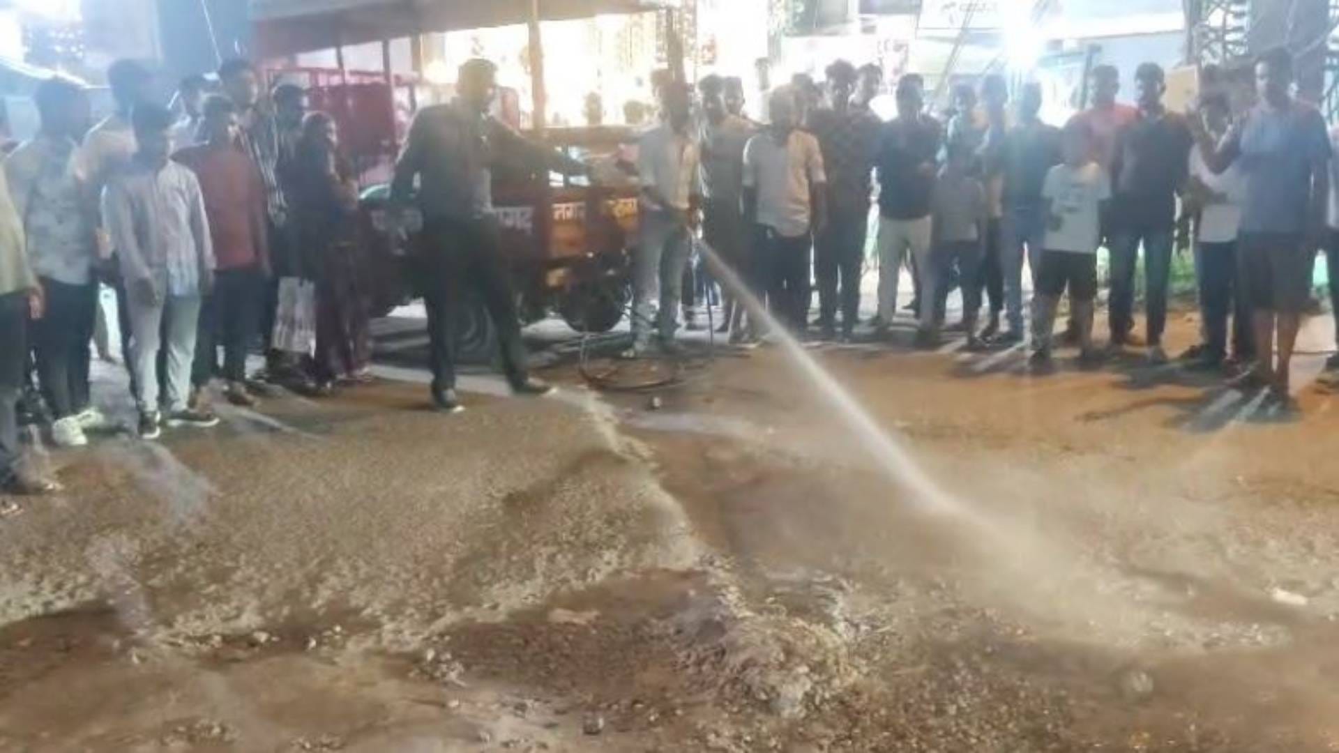 Tikamgarh News Unknown people threw piece of meat in front of Devi Pandal police is investigating