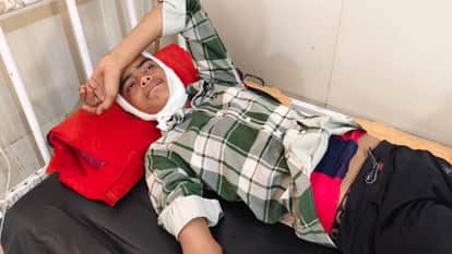 Sidhi News Three people beat up two people near Rampur Naikin vegetable market