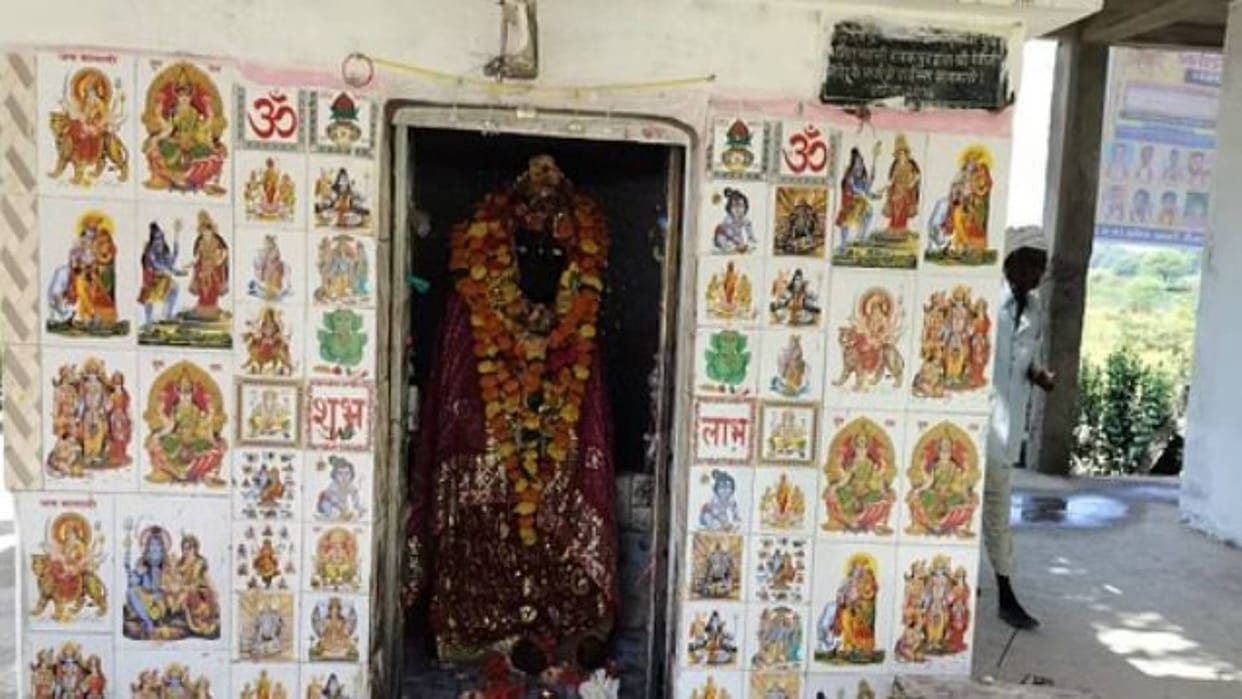 Damoh statue of Kheramai came out from pond ghat after giving dream to nomad temple was built 80 years ago