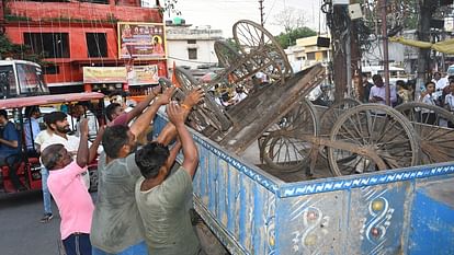 तस्वीरें: 50 से अधिक दुकानों का सामान जब्त, कारखाना बाजार से शुरू हुआ अतिक्रमण हटाने का अभियान; कई जगह नोकझोंक Campaign to remove encroachment started from karkhana market in haldwani