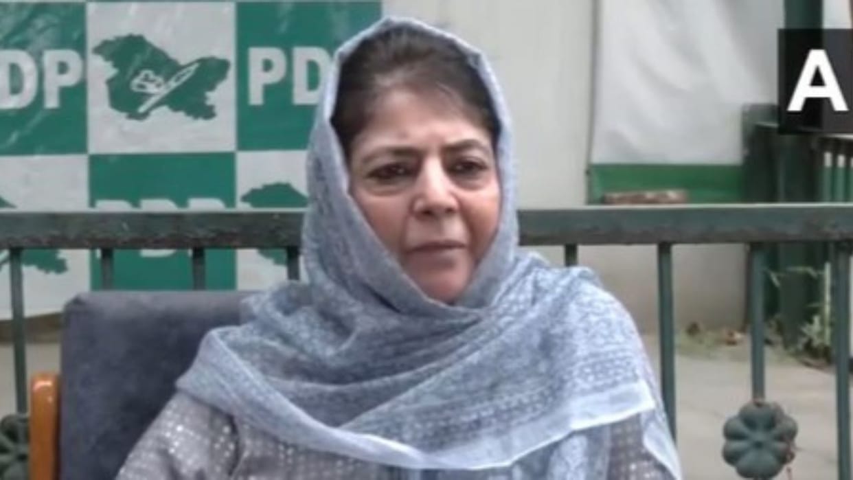 Jammu Kashmir New Government: Mehbooba Mufti gave a big statement on the swearing in of Omar Abdullah, know wh