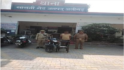 Hathras youth robbed on Mathura road