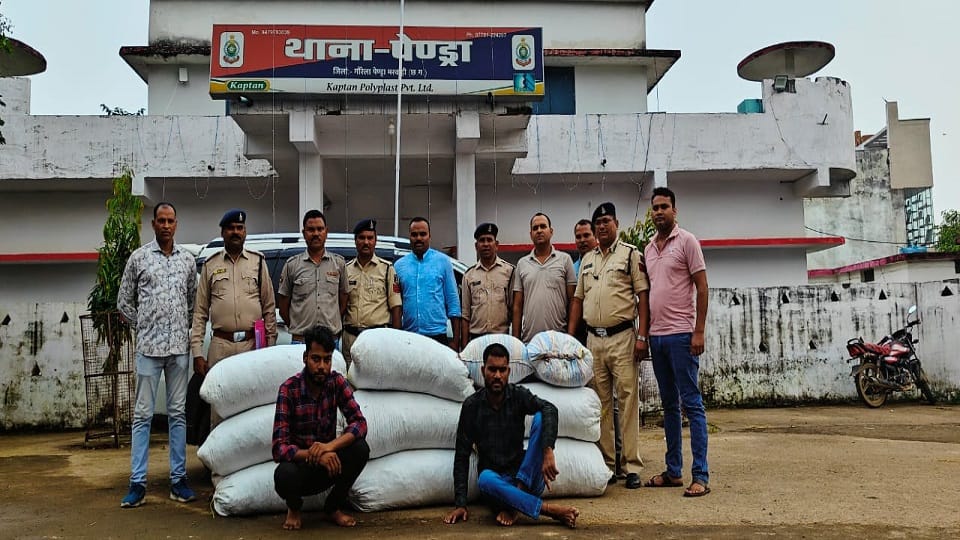 पुलिस की गिरफ्त में आरोपी