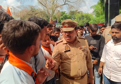 Rae Bareli: Polytechnic students created ruckus in the collectorate, alleged rigging, clashed with police