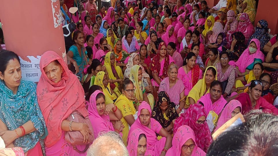 Nutrition distribution scam: Women workers frightened by police action surrounded collectorate