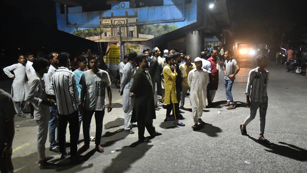 crowd reached the police station to free the accused in bareilly