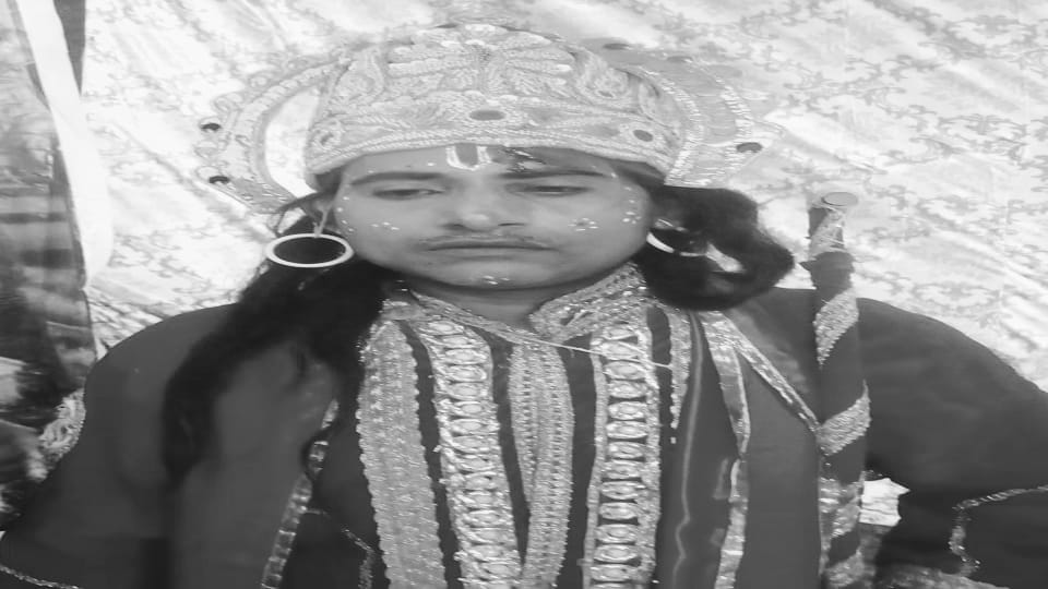 Stone thrown in Ramlila, Laxman head burst