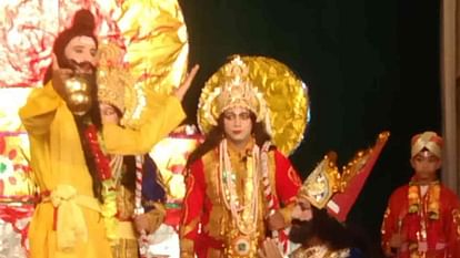 रामलीला: सीएम के काफिले में चालक है ताड़का, देहरादून सचिवालय में कंप्यूटर ऑपरेटर हैं रावण, ये भी खास किरदार Ramleela in Dehradun Driver Tadka in CM convoy Raavan is the computer operator in the secretariat