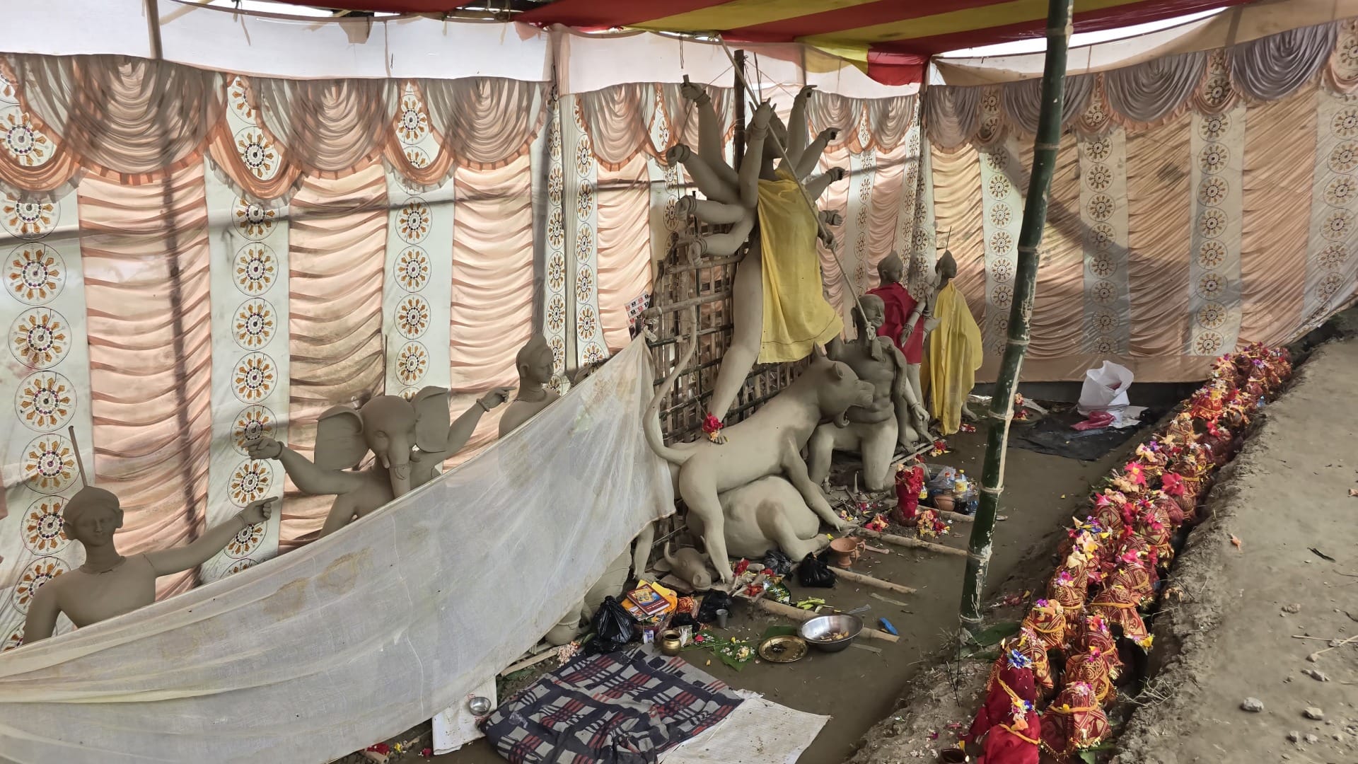 Saharsa: Dussehra of flood victims will be celebrated on embankments and roads, people still facing horror