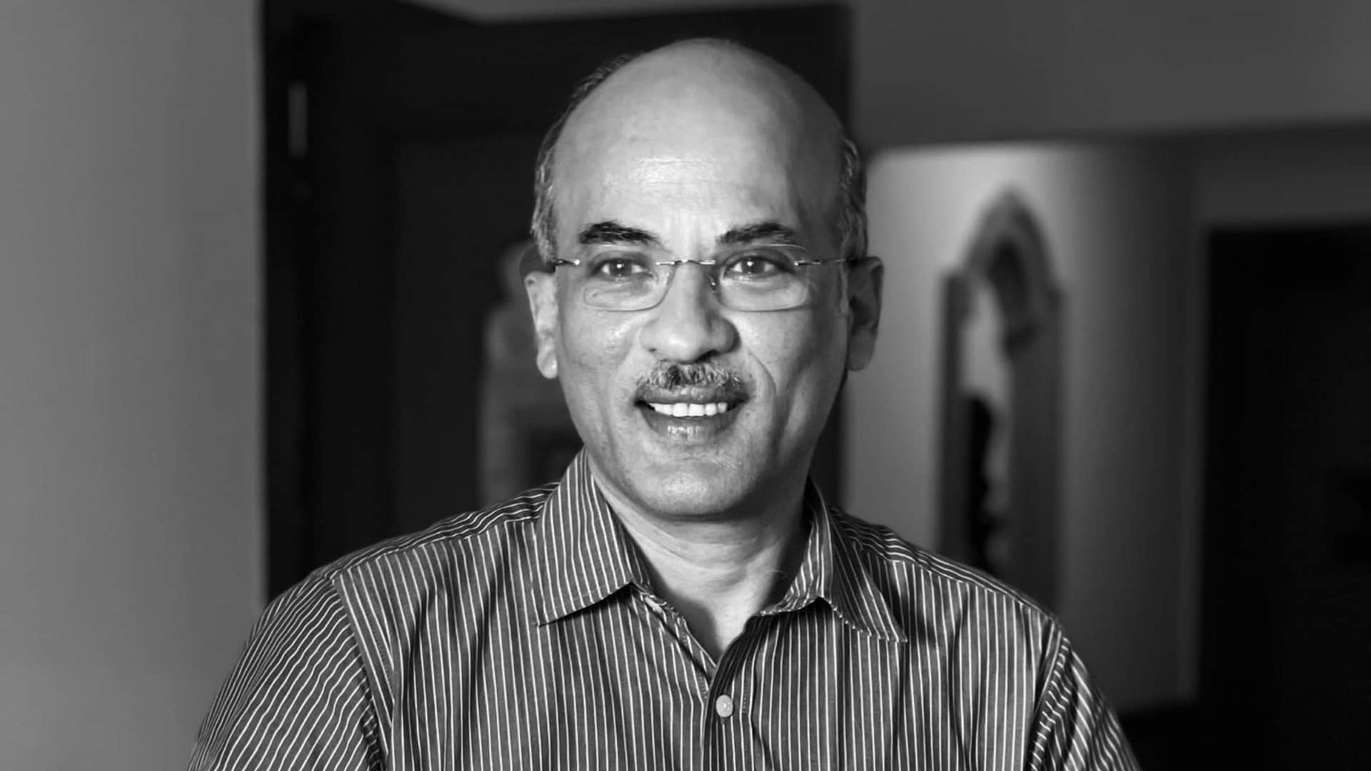 Sooraj Barjatya wanted to make Madhuri Dixit place of tabu make Salman khan sister in law Hum Saath Saath Hain