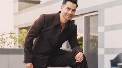 Varun Dhawan hugging Jacqueline fernandez on the red carpet video goes viral