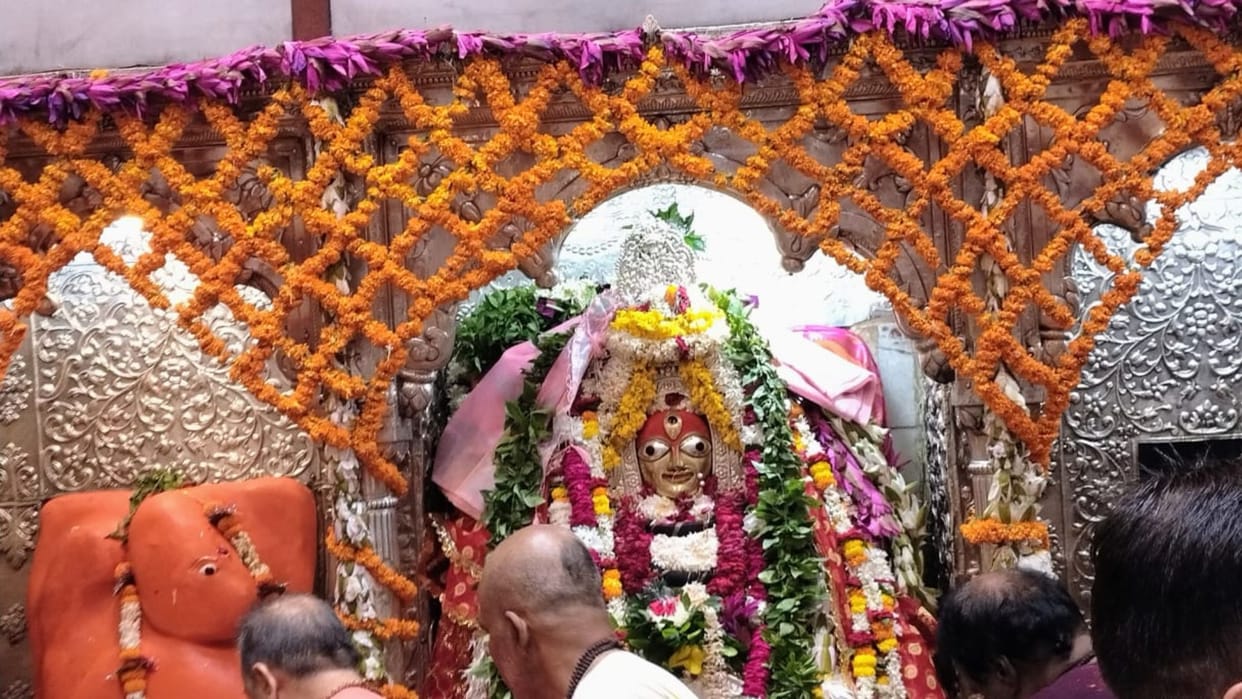 Navratri 2024 Crowds of devotees gathered to visit Maa Katyayani in varanasi