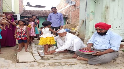 अल्पसंख्यकों ने कन्यापूजन करके दिया बेटी बचाओं का संदेश।