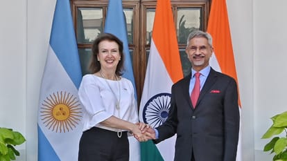 अर्जेंटीना की विदेश मंत्री डायना मोंडिनो और विदेश मंत्री एस. जयशंकर