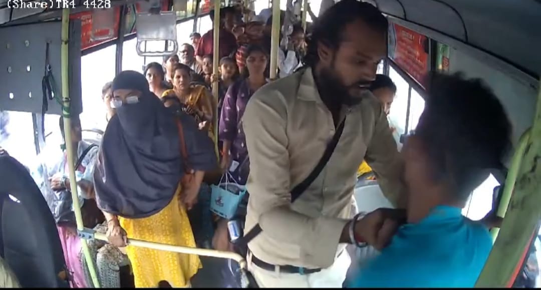 Bhopal news: Crimes are increasing in Bhopal's city buses, conductor attacked with a knife, second incident in