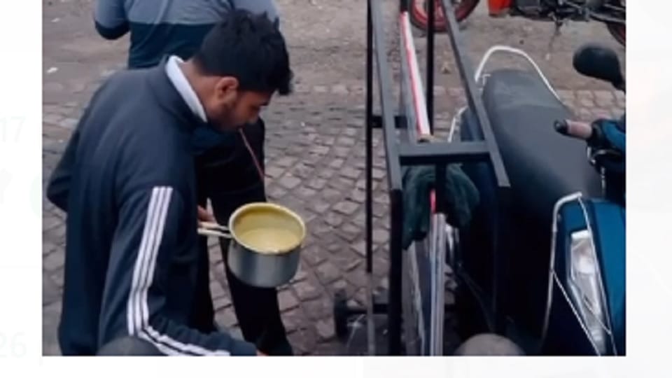 Muzaffarnagar: Video of making tea by spitting in a vessel went viral, two youths arrested