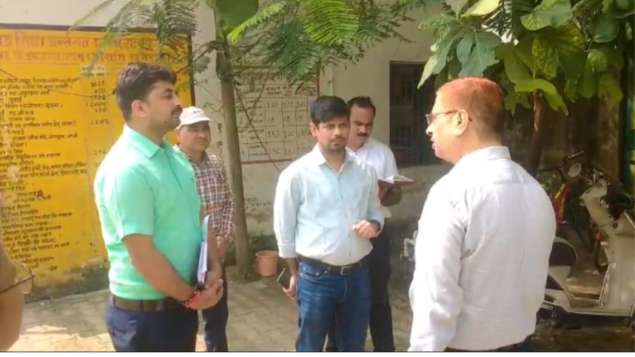 DM Inspected BSA office found 15 employees absent stopped salary of all in sonbhadra