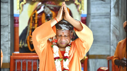 On the day of Vijayadashami, CM Yogi acts as a magistrate in Gorakhnath temple.
