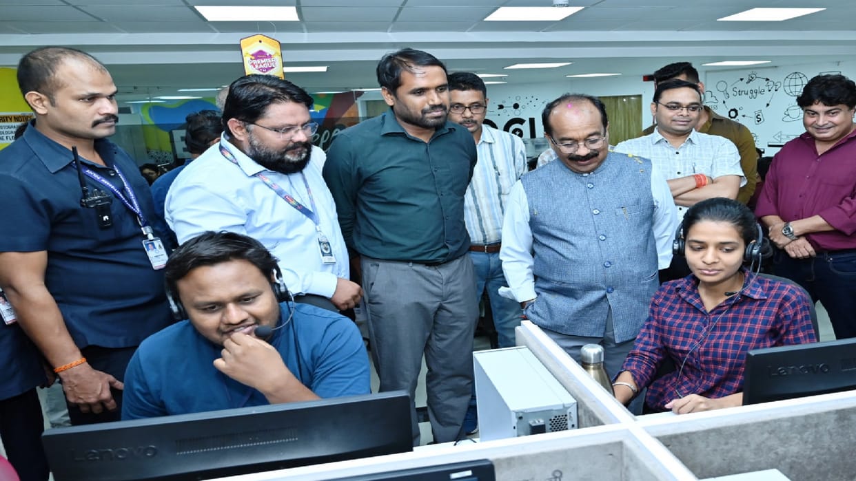 Deputy CM Sao visit Takshila Library tasted Fara-Chutney with talking to youth at BPO-Incubation Center Raipur
