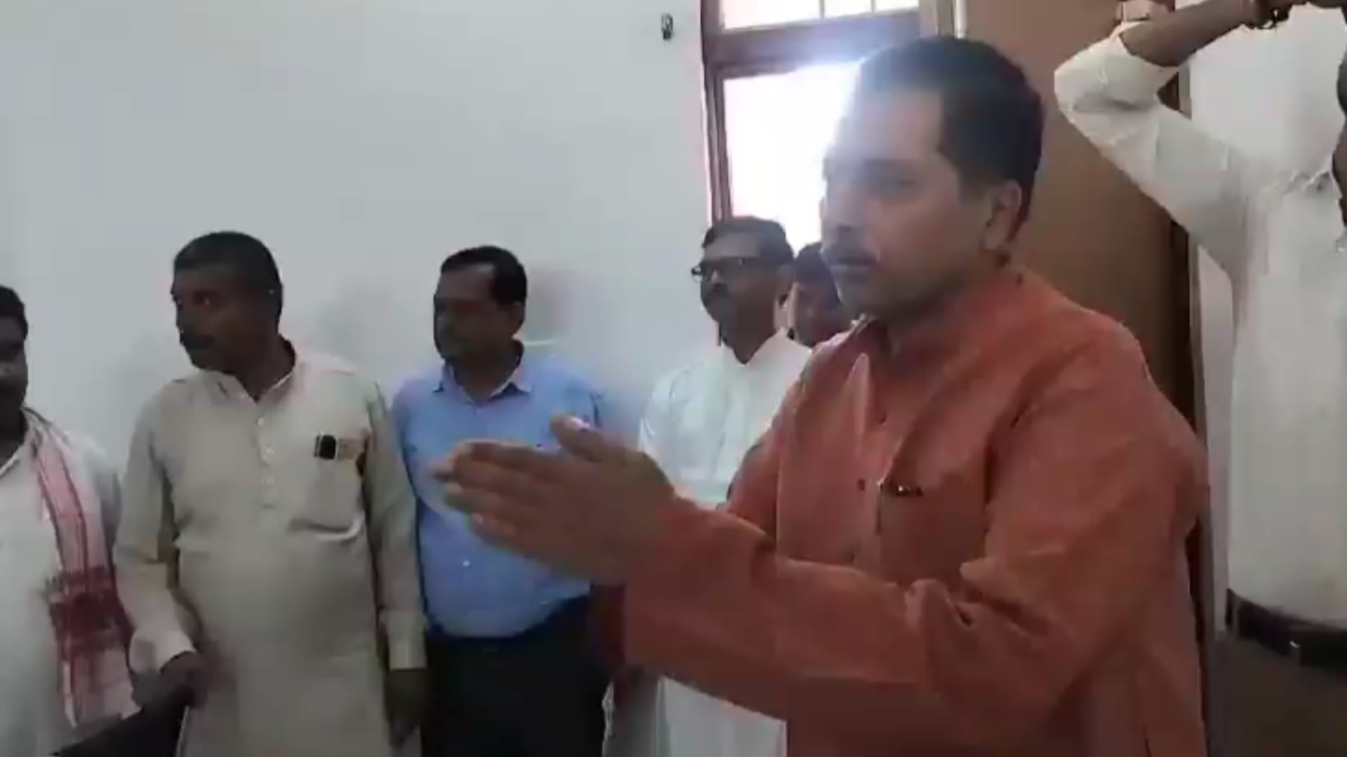 MP News: Why did BJP MLA lie down in front of ASP and why did he ask goons to kill him, know whole matter.