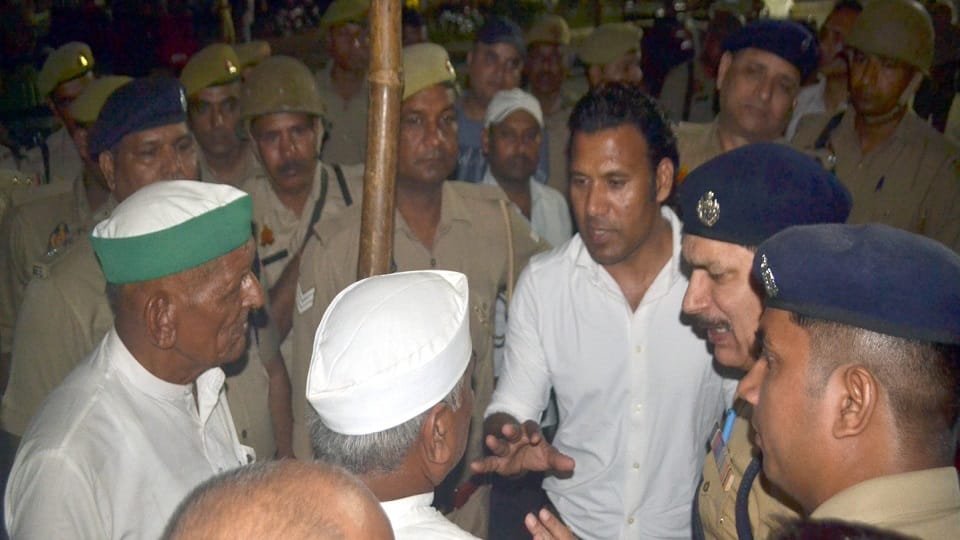 Shamli: Farmers opened the highway jam after 35 hours, villagers of many villages traveled to the highway