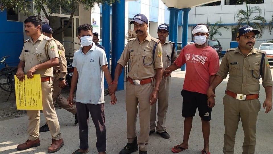 Encounter between forest personnel and wood smugglers in Tanda range