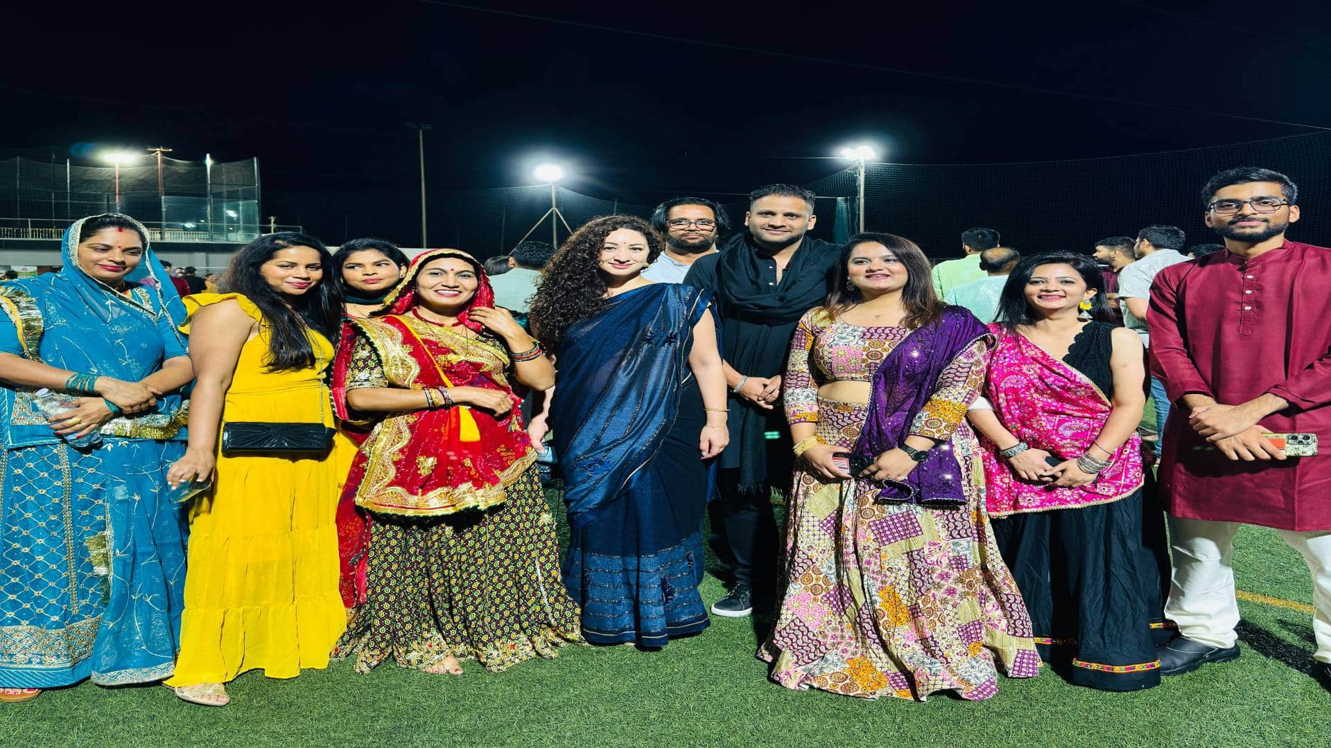 Rajasthan splendor of Hindu Navratri was seen in Europe too foreigners also performed Garba see pictures