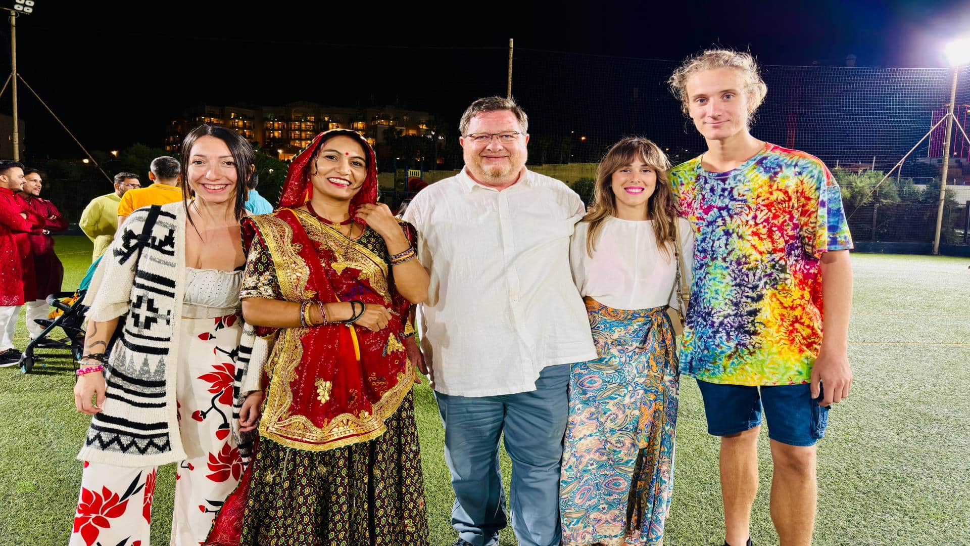 Rajasthan splendor of Hindu Navratri was seen in Europe too foreigners also performed Garba see pictures