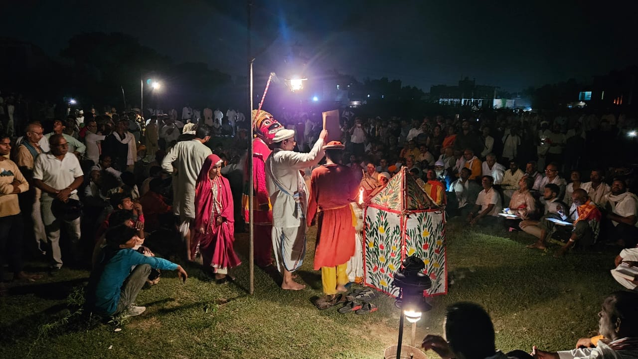 Ramnagar Ramlila Nemi found after 323 days with Manas book in one hand stick in other Jai Siyaram