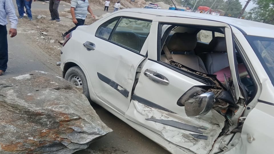 Boulder fell on car from hill in Swala champawat