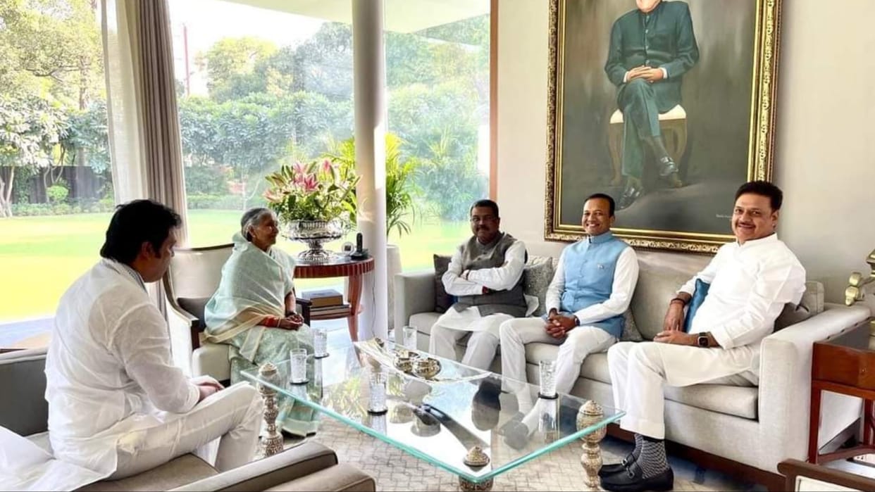 Haryana: MLA Savitri Jindal reached Delhi with MP son Naveen, supported BJP