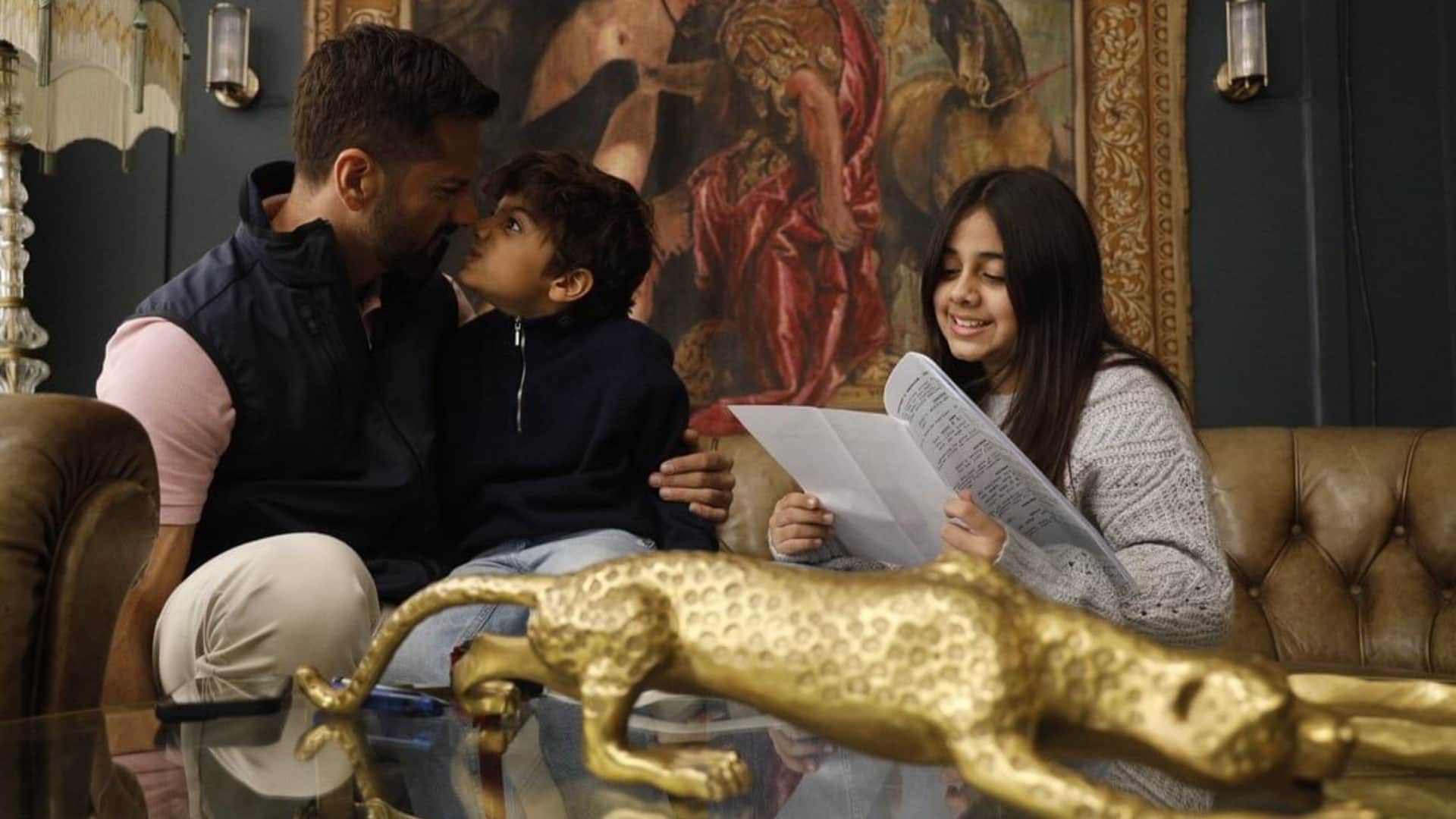 Fardeen Khan rehearses Housefull 5 lines with daughter Diani and Azarius Pics goes viral Arjun cute reaction