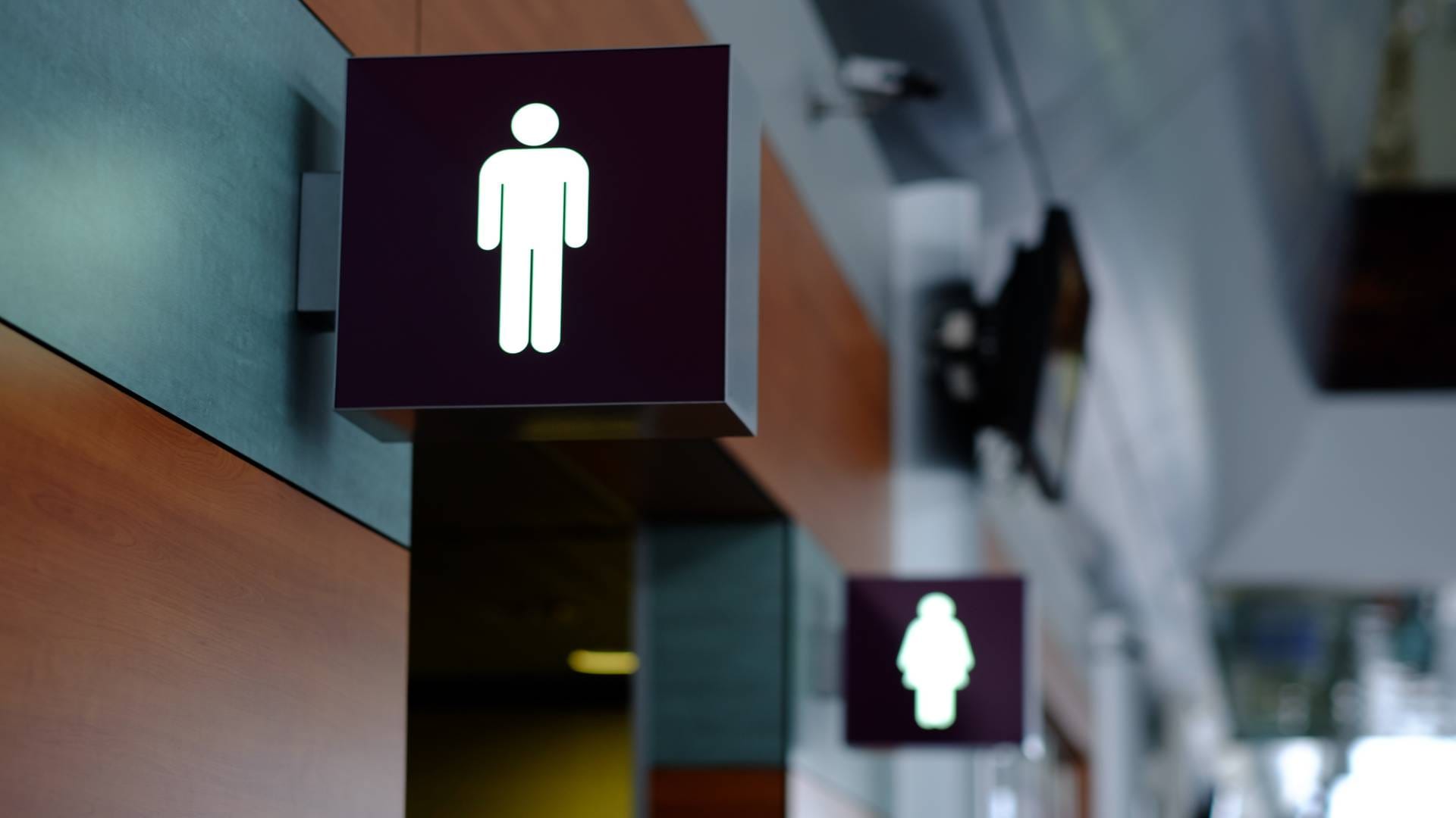 Free urinals and water facilities are available in 5 star hotels as per the Indian Sarais Act of 1867